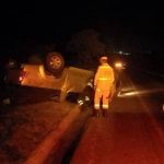 Caminhonete capota e deixa quatro feridos na MGC-452, em MG; criança de 8 anos está entre as vítimas 