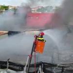 Combate a incêndio na Avenida Antônio já dura três horas; veja o que se sabe até agora