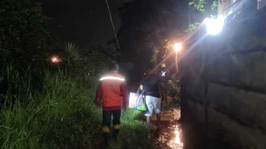 Bombeiros foram acionados durante a madrugada