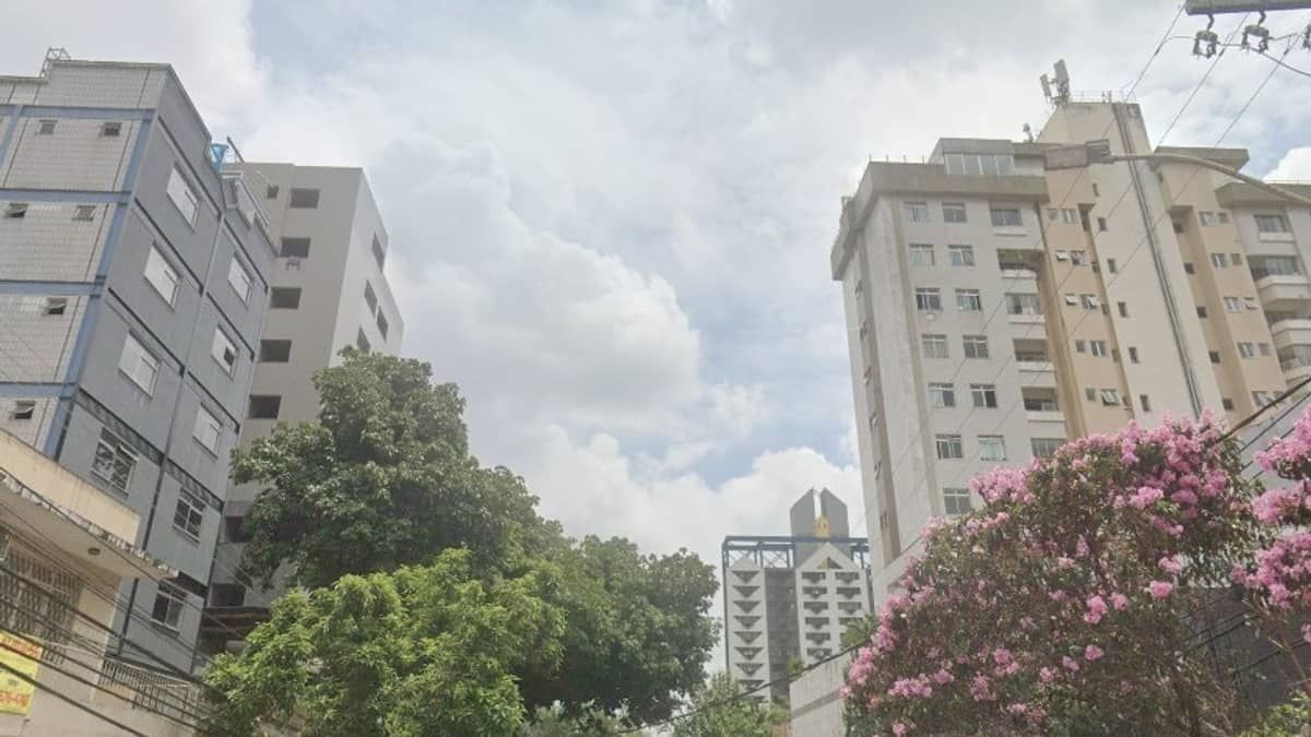 Incêndio em cobertura de prédio do Funcionários em BH, mobiliza bombeiros 