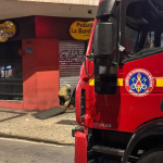 Bombeiros combatem fogo em padaria no Centro de Juiz de Fora
