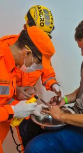 Equipe do Bombeiros realizando cerragem da jóia