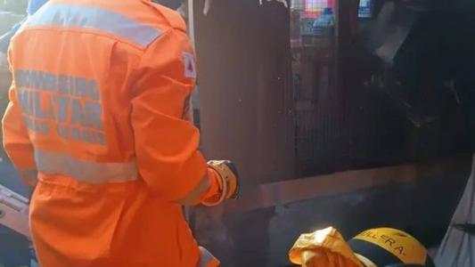 Bombeiros militares foram acionados para retirarem o corpo da idosa