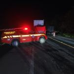 Uma pessoa morre e duas ficam feridas em acidente com três carretas na BR-251