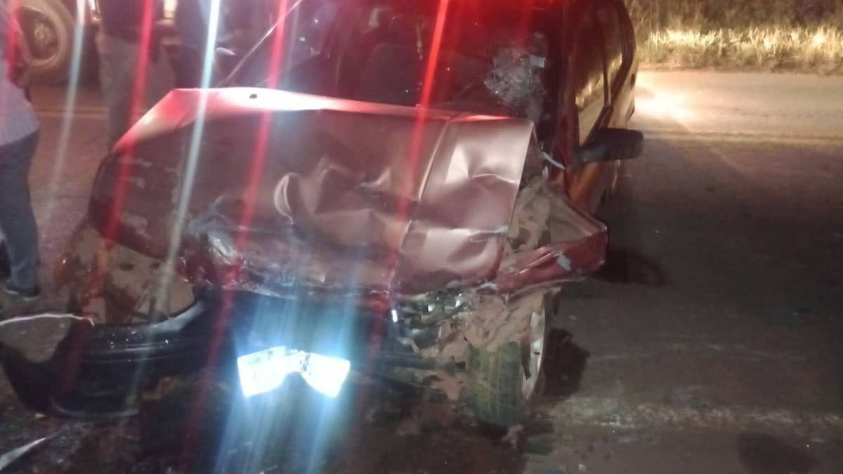 Batida na MG-129, em Outro Branco (MG), deixa dois feridos na madrugada deste domingo (3)