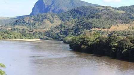 Bombeiros realizam buscas por adolescente desaparecido no Rio Santo Antônio, em Açucena