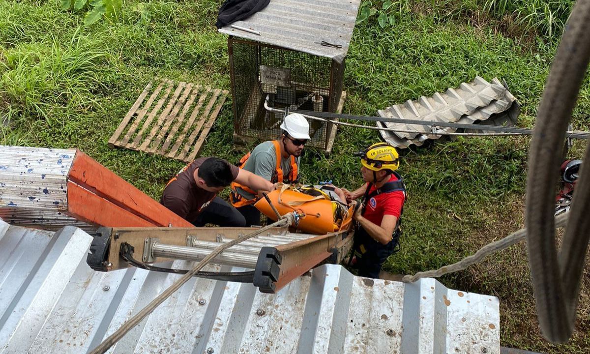 Homem é resgatado de telhado após sofrer crise de ansiedade em MG