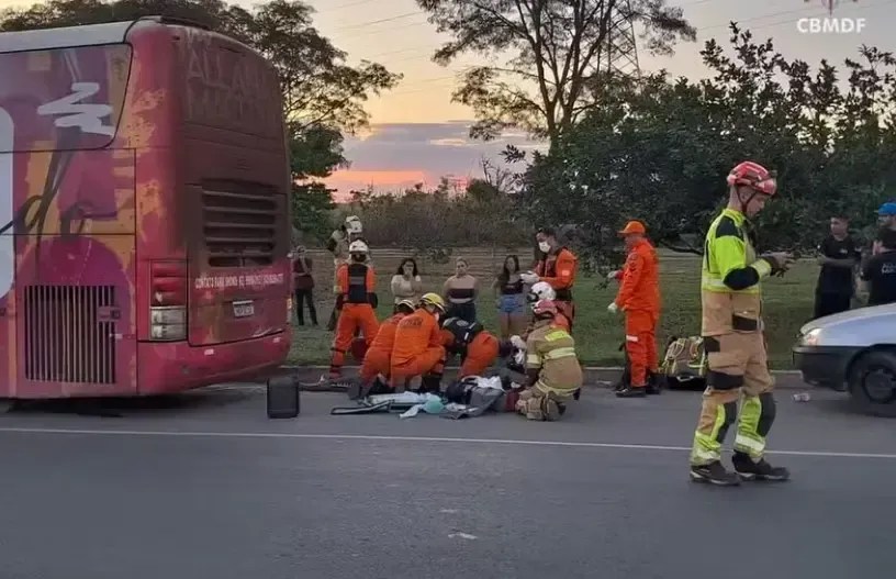 Borracheiro morre esmagado ao consertar ônibus de artista; cantora fica 'em choque'