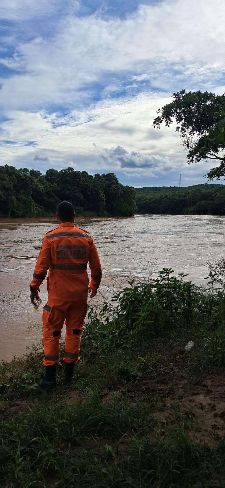 Bombeiros encontram em rio corpo que pode ser de idoso jogado de ponte por sobrinho