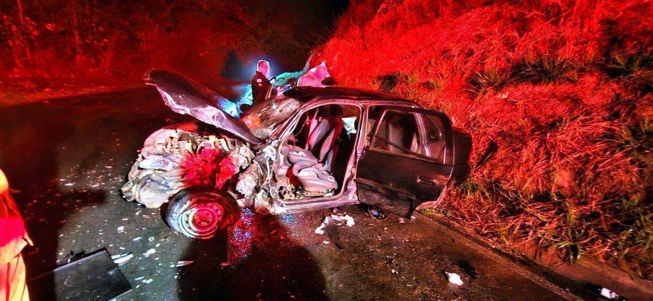 Motorista com sinais de embriaguez bate em carreta na BR-353 e esconde cerveja em MG