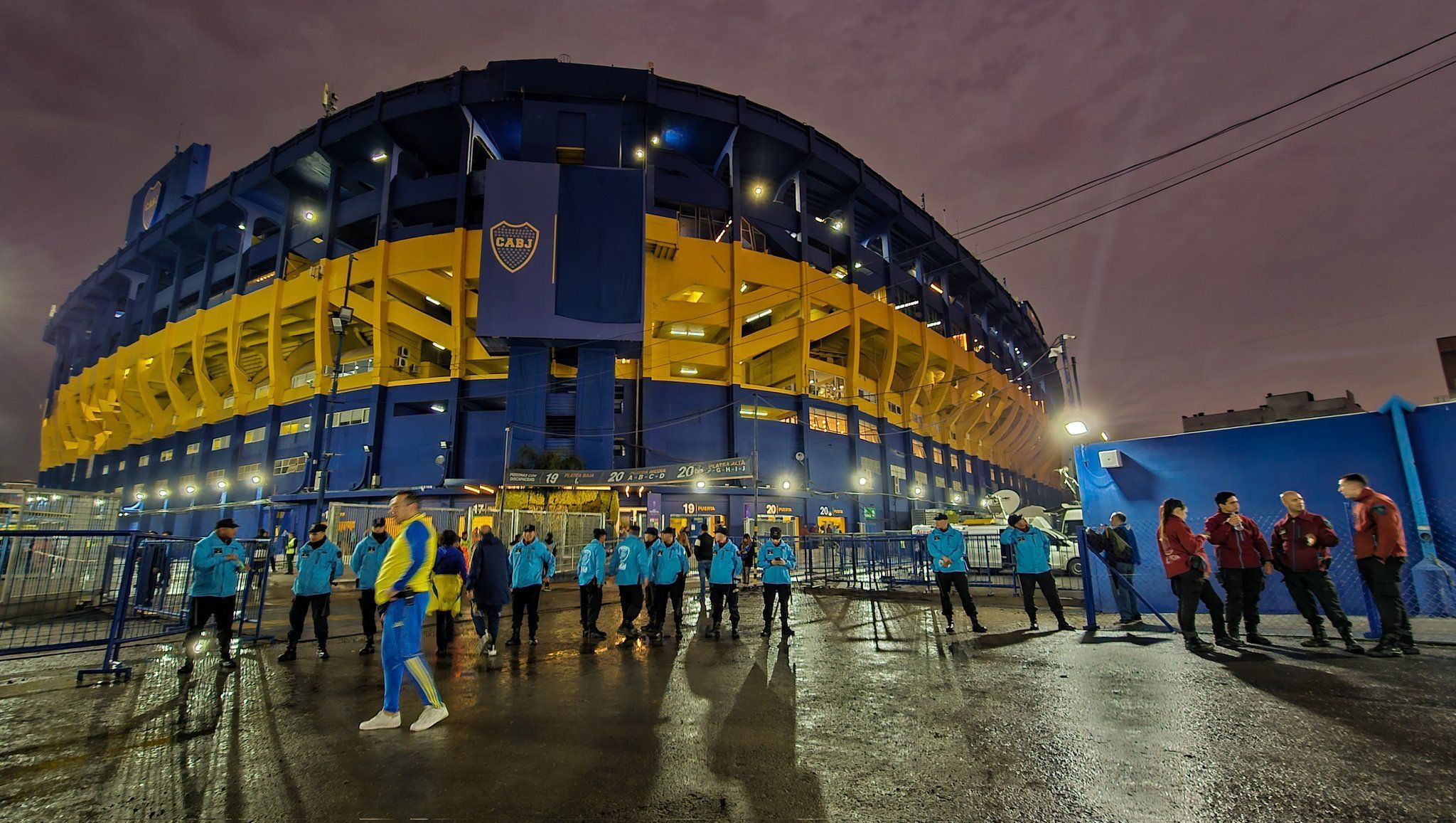 Em uma hora, torcida do Cruzeiro esgota ingressos para jogo contra o Boca na Argentina