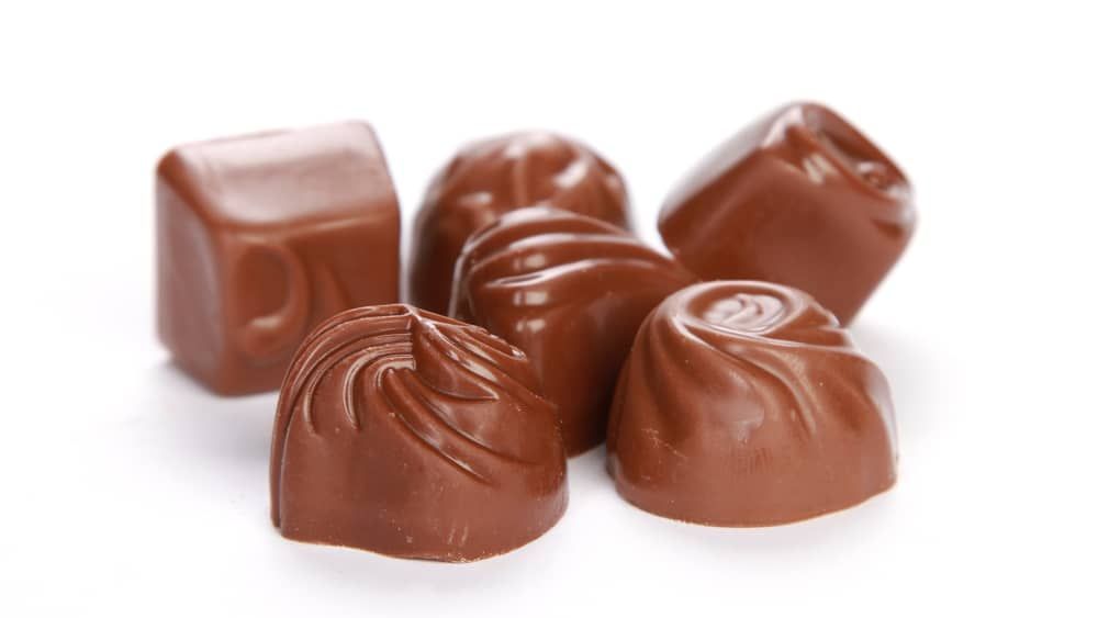 Mulher é presa suspeita de tentar matar cliente com doces envenenados 