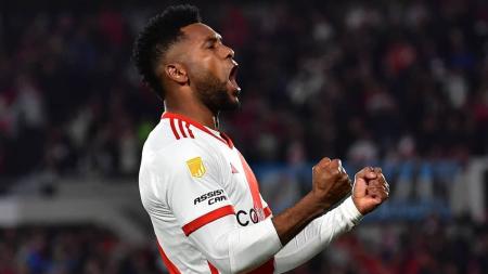 Borja comemorando golaço sem querer pelo River Plate
