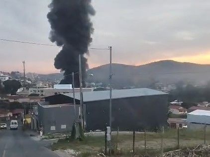 Vídeo: incêndio atinge borracharia em cidade da Grande BH; imagens impressionam