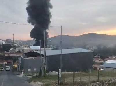 Imagens mostram incêndio nesta manhã (16)
