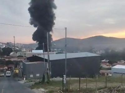 Imagens mostram incêndio nesta manhã (16)