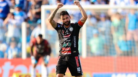 Boschilla, do Operário, comemora gol sobre o Paysandu na Série B