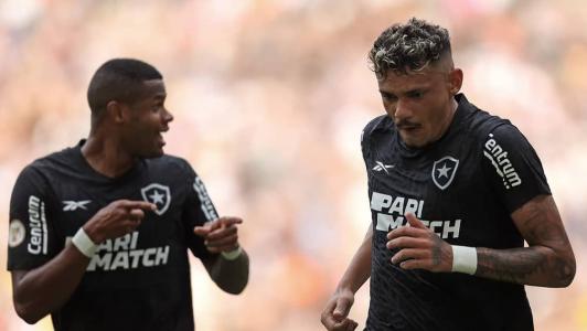 Botafogo, do artilheiro Tiquinho Soares, está próximo do título do Campeonato Brasileiro