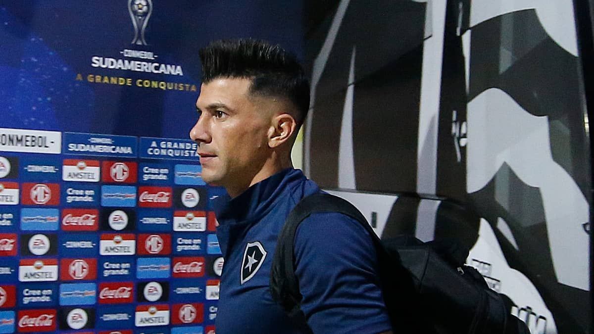 Botafogo viaja para decisão na Sul-Americana sem dois titulares; veja a lista