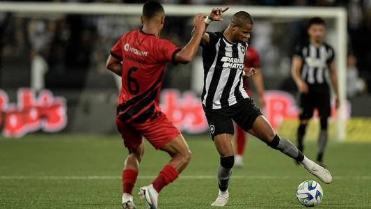 Botafogo e Athletico se enfrentam pela terceira vez em 2023 neste sábado