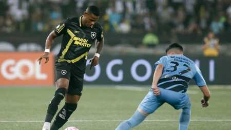 Botafogo e Athletico voltam a se enfrentar neste domingo (22), no Nilton Santos