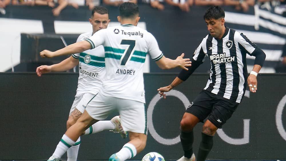 Para voltar a vencer, Botafogo visita o rebaixado Coritiba pelo Brasileiro
