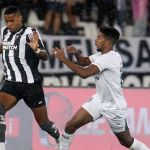 Botafogo empata em casa com vaias para Lage, e Goiás deixa o Z4 do Brasileiro