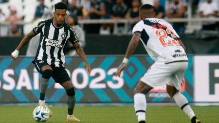 Botafogo e Vasco realizam clássico na noite desta segunda-feira