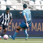 Botafogo e Athletico empatam jogo iniciado no sábado e encerrado neste domingo