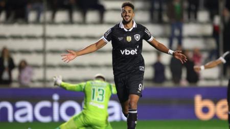 Chris Ramos, do Botafogo, em partida contra o Juventude, pela Série A do Campeoanto Brasileiro