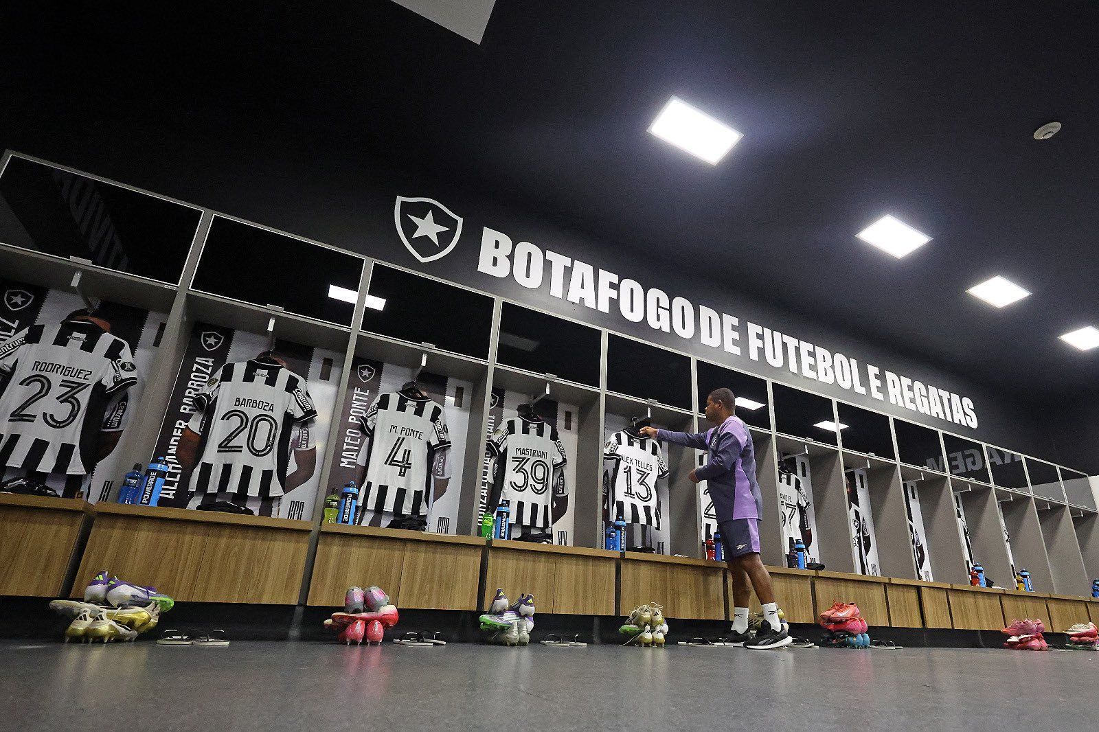 John titular? Ancelotti define escalação do Botafogo contra a LDU