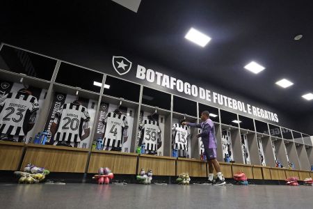 Vestiário do Nilton Santos pronto para receber o Botafogo antes da partida contra a LDU