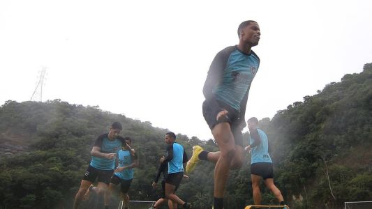Botafogo se prepara para jogo com o Athletico
