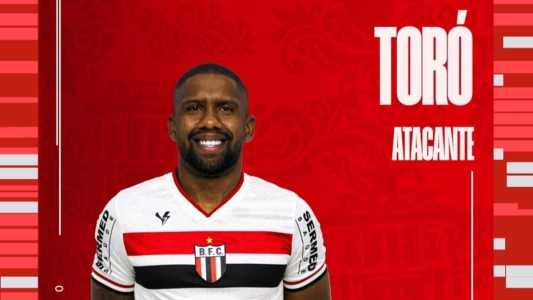 Botafogo-SP anuncia a contratação de Jonas Toró, atacante ex-São Paulo