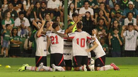 Botafogo-SP comemora gol sobre o Goiás, pela Série B do Campeonato Brasileiro