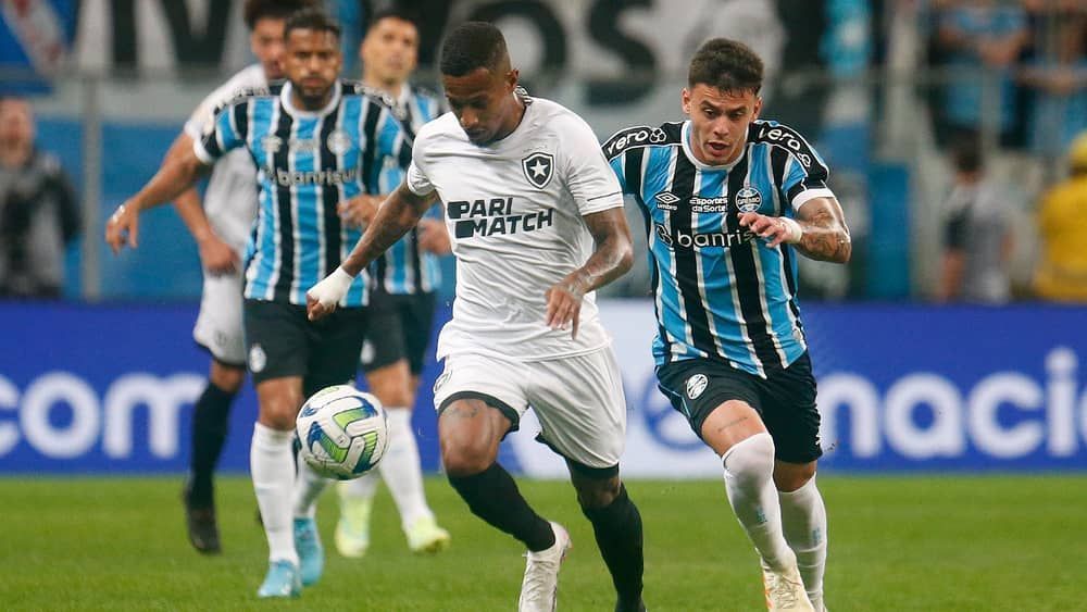 Botafogo e Grêmio fazem duelo decisivo pelas primeiras posições do Brasileiro