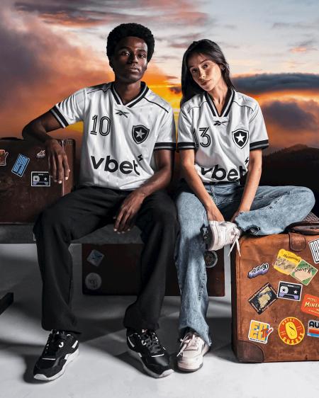 Botafogo lança terceiro uniforme para a temporada 2025/26: é o quarto lançamento da Coleção Aura 90 e leva o nome "O Mundo é a Nossa Casa"