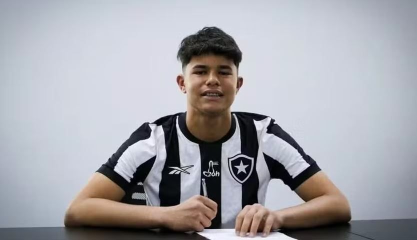 Botafogo acerta com filho de Bruno e Eliza Samúdio para time da base