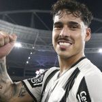 Vitória se acerta com zagueiro, mas Botafogo dificulta negócio; entenda