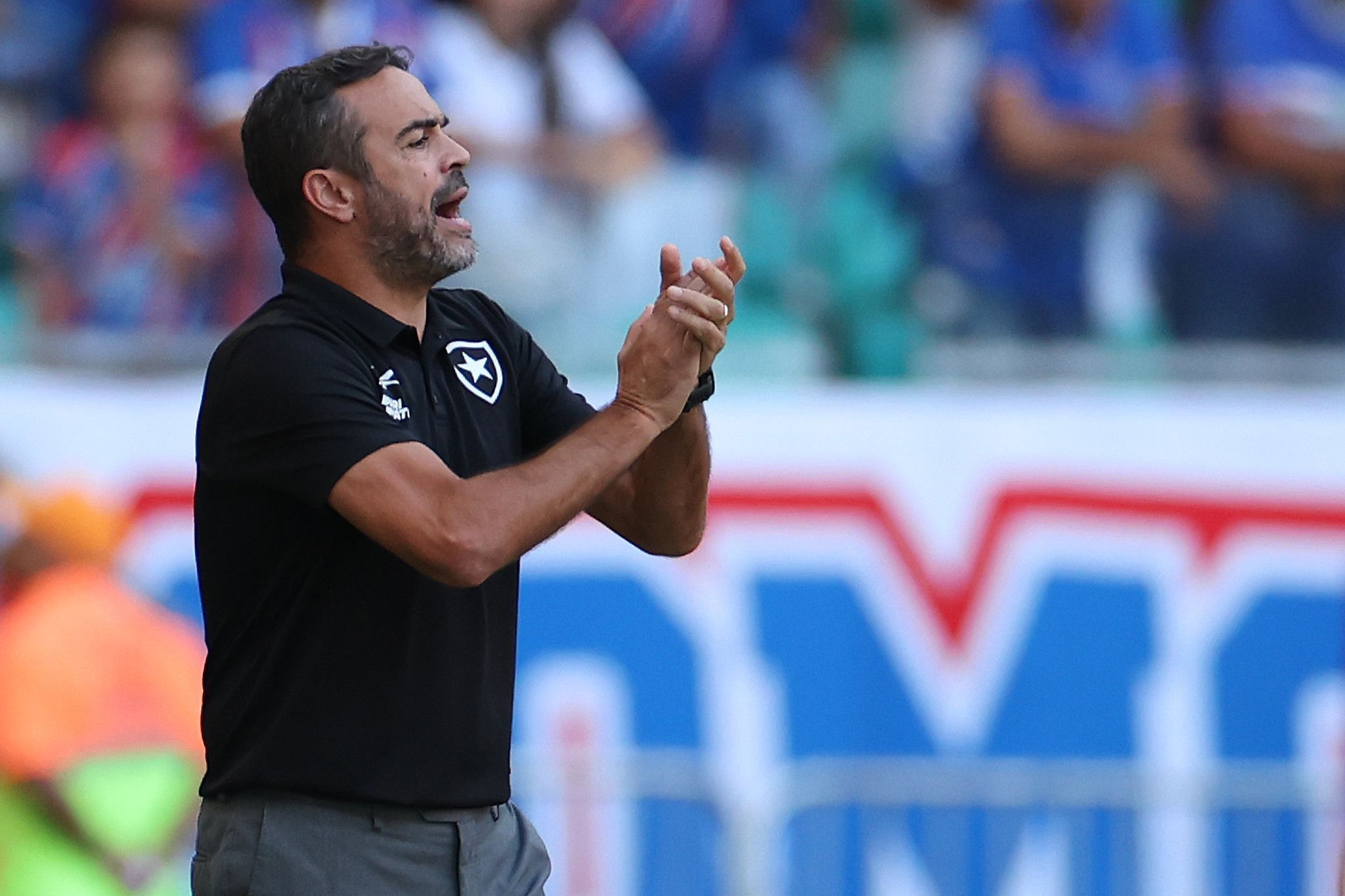 Artur Jorge, técnico do Botafogo, reage à perda da liderança do Brasileirão