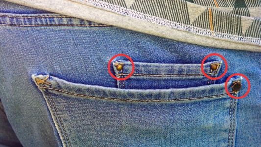 Veja para que serve esses botões na calça jeans