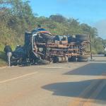 BR-040: veja fotos e vídeo do acidente entre caminhão e carro que deixou 4 feridos