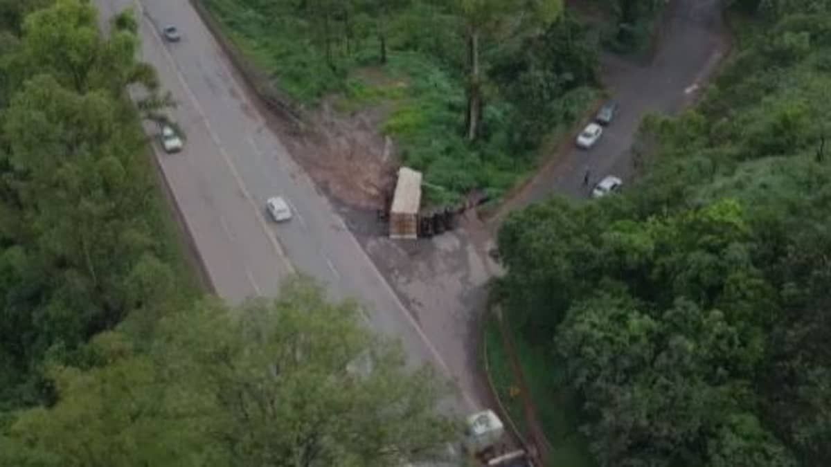 BR-040, em Itabirito, é liberada; há congestionamento em outros pontos 