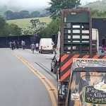 Carretas tombadas em rodovias de Minas interditam trânsito nesta quinta-feira; veja os pontos
