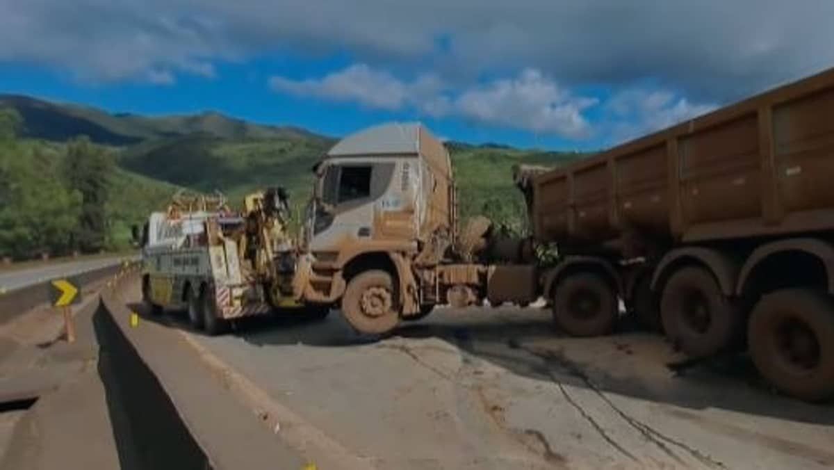 BR-040 em Itabirito é liberada após 4 horas de interdição 