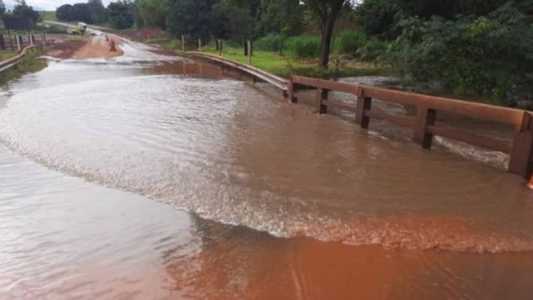 BR-365, Em Monte Alegre de Minas, chegou a ficar interditada no domingo (8)