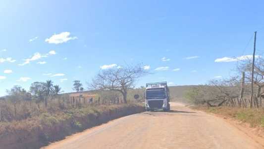 BR-367 tem trecho de mais de 60 quilômetros em terra batida e motoristas dizem que trecho fica intransitável em período de chuvas