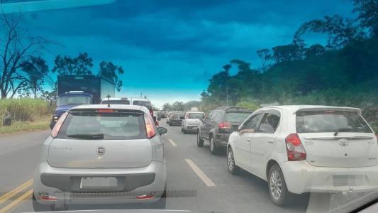 BR-381 apresenta congestionamento intenso