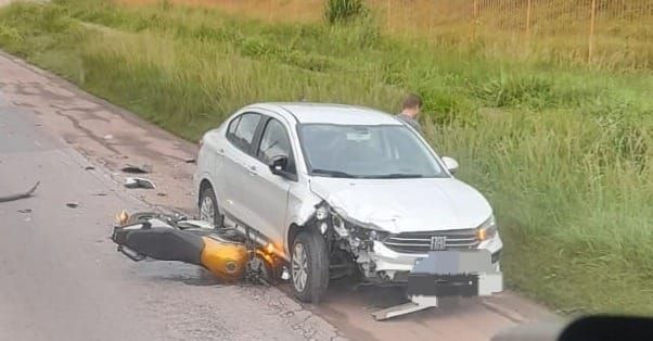 BR-381: acidente entre carro e moto fecha pistas  próximo ao rio das Velhas