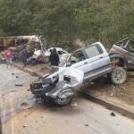 Vídeo: acidente entre carros e caminhão na BR-381 mata um e deixa vítimas presas às ferragens